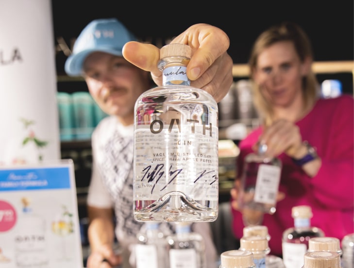 Vallteri Bottas offering an Oath gin